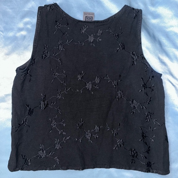 -Johnny Was Black Floral Cropped Top
-Size XS - Picture 3 of 5